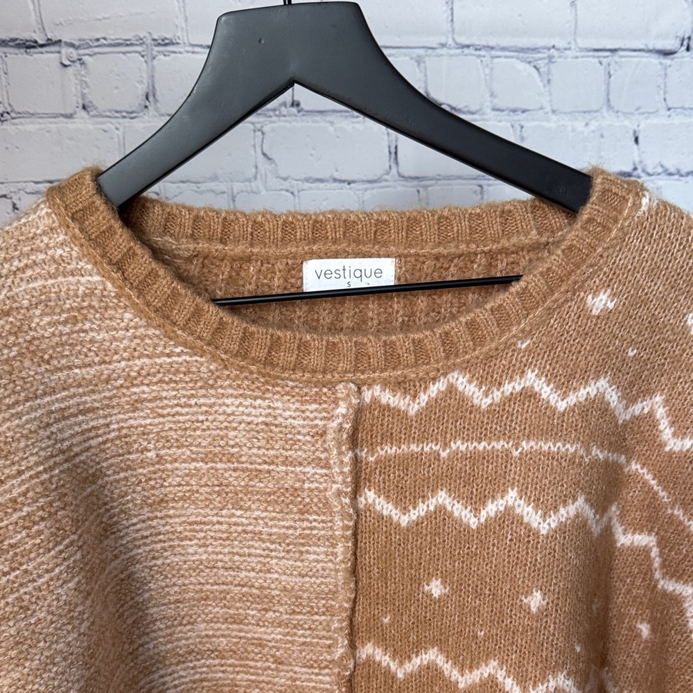 Vestique Patterned Tan Sweater - Picture 2 of 8
